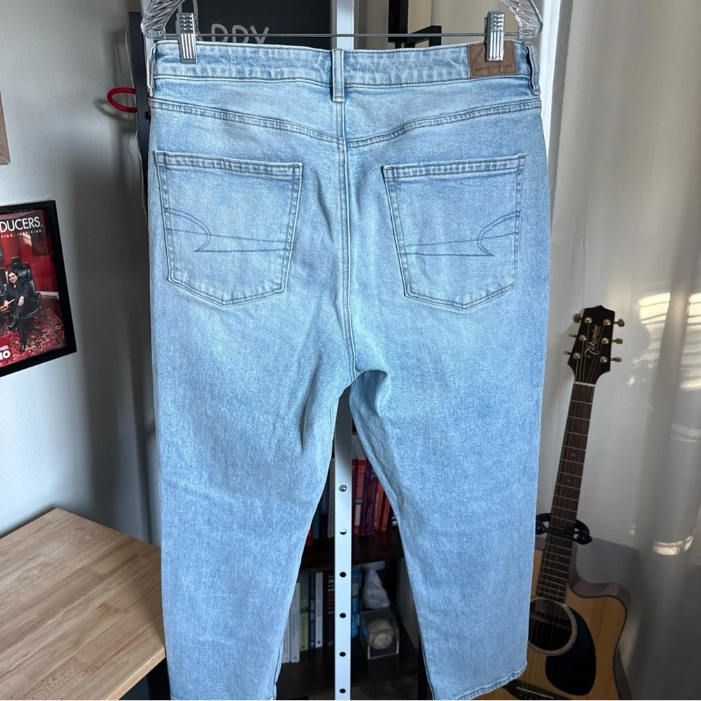 American Eagle Women’s Strigid Mom Light Blue Jeans Size 12 XShort - Picture 5 of 10